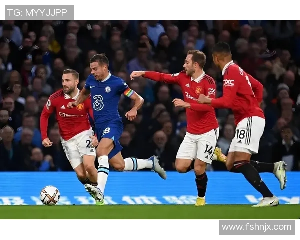 英超激情对决巴黎圣日耳曼大胜曼联乌龙球引发全场狂欢