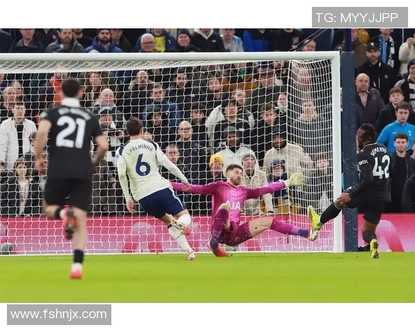 中超惊现冷门热刺逆转曼城上演帽子戏法引爆全场激情