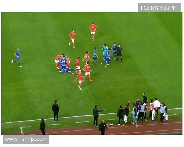 友谊赛曼联与波尔图激战成平局争议判罚引发全场热议